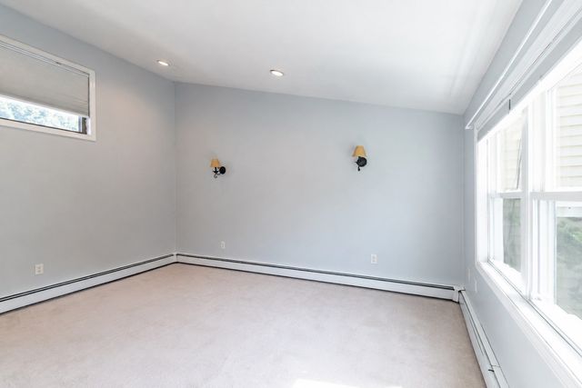 2 Senee Ct 2, Amesbury, MA 01913