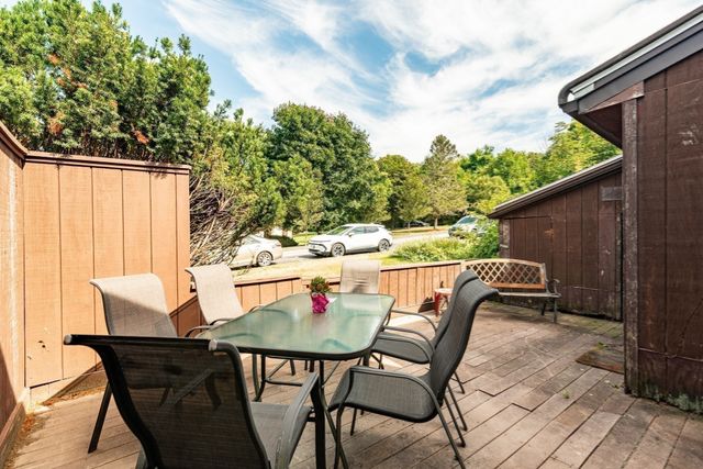 2 Senee Ct 2, Amesbury, MA 01913