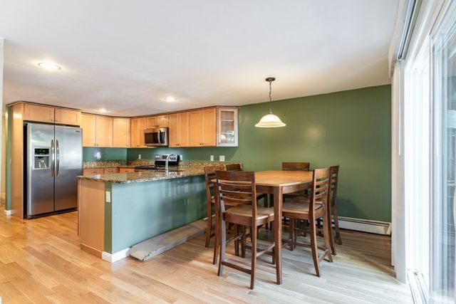 2 Senee Ct 2, Amesbury, MA 01913
