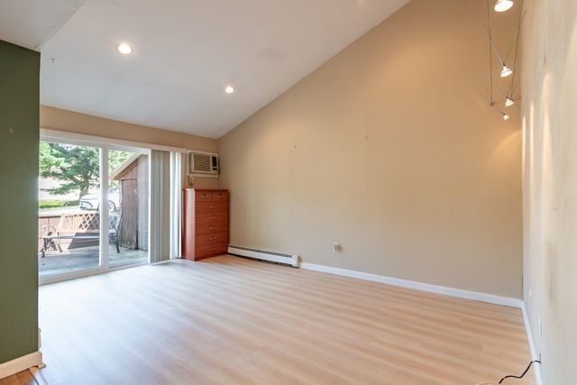 2 Senee Ct 2, Amesbury, MA 01913