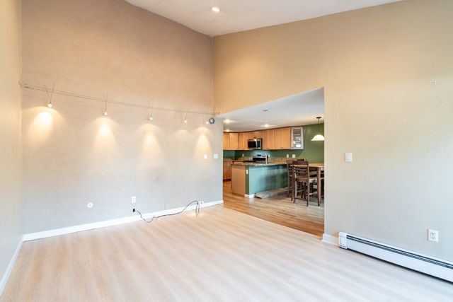 2 Senee Ct 2, Amesbury, MA 01913