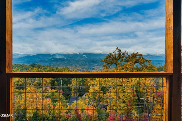 1132 Villa Overlook Way, Gatlinburg, TN 37738