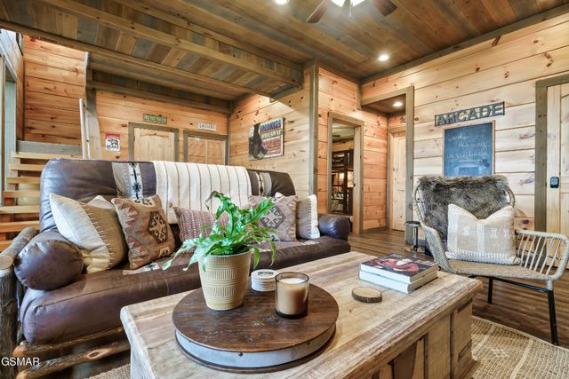 1132 Villa Overlook Way, Gatlinburg, TN 37738
