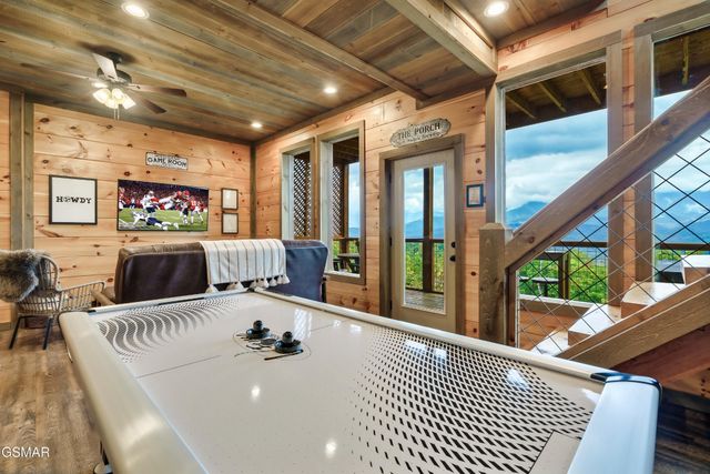 1132 Villa Overlook Way, Gatlinburg, TN 37738