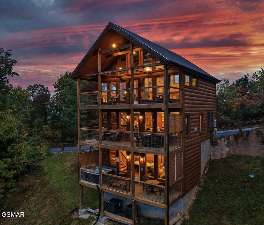 1132 Villa Overlook Way, Gatlinburg, TN 37738
