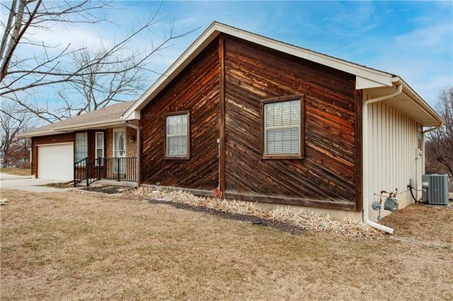 3403 NW Shannon Court, Blue Springs, MO 64015