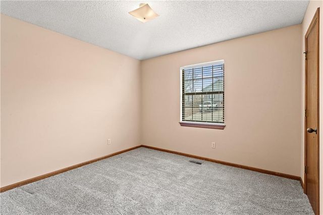 3403 NW Shannon Court, Blue Springs, MO 64015