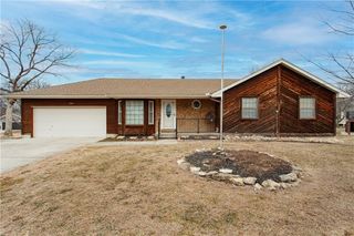 3403 NW Shannon Court, Blue Springs, MO 64015