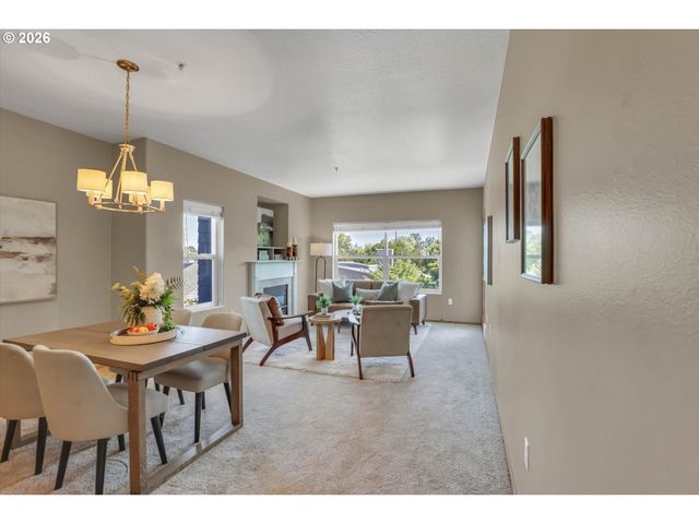 614 S NEVADA St A, Portland, OR 97219