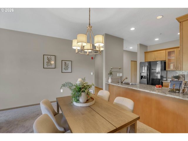 614 S NEVADA St A, Portland, OR 97219