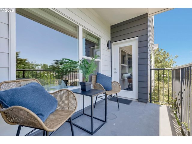 614 S NEVADA St A, Portland, OR 97219