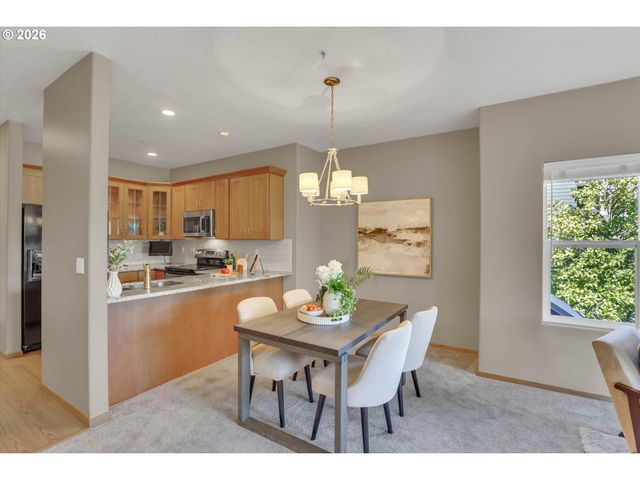 614 S NEVADA St A, Portland, OR 97219