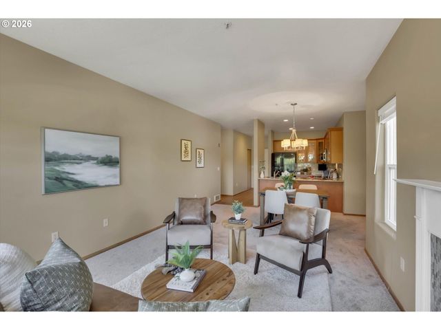 614 S NEVADA St A, Portland, OR 97219