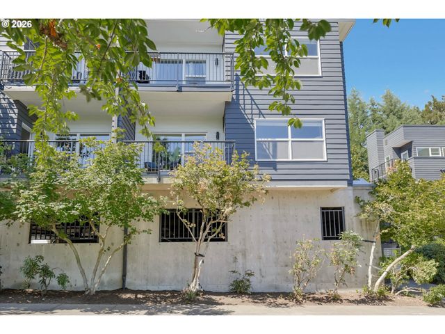 614 S NEVADA St A, Portland, OR 97219