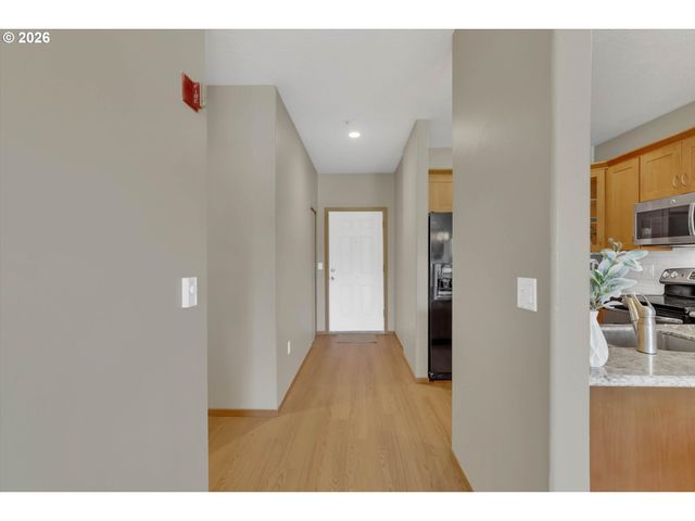 614 S NEVADA St A, Portland, OR 97219