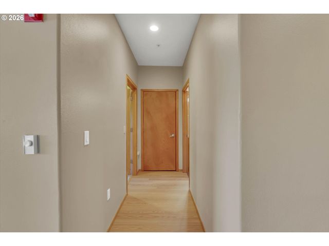 614 S NEVADA St A, Portland, OR 97219