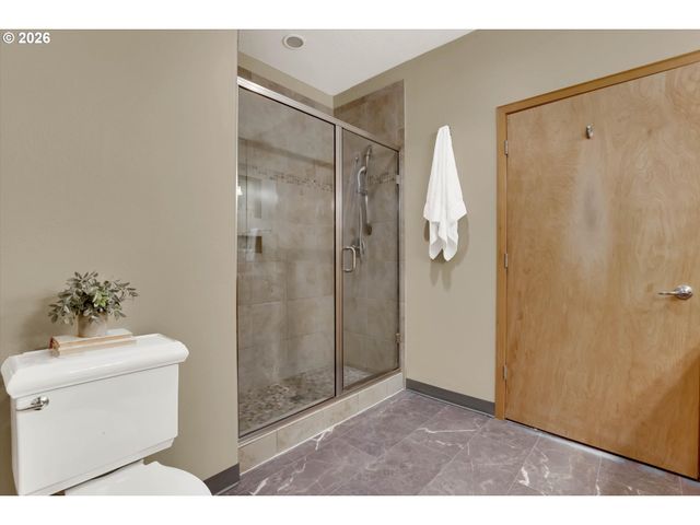 614 S NEVADA St A, Portland, OR 97219