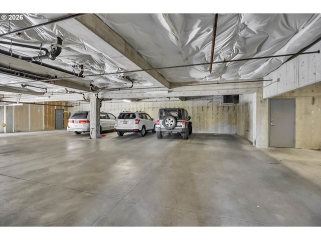 614 S NEVADA St A, Portland, OR 97219