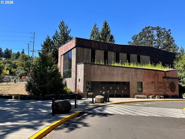 614 S NEVADA St A, Portland, OR 97219