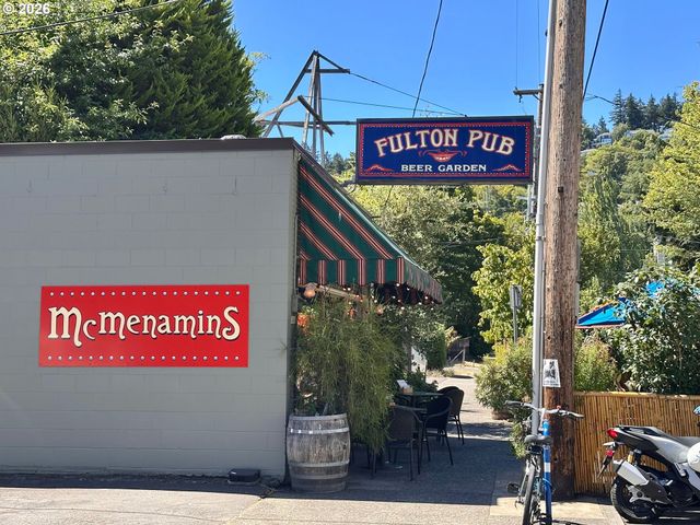 614 S NEVADA St A, Portland, OR 97219