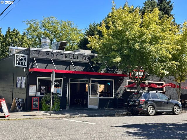 614 S NEVADA St A, Portland, OR 97219