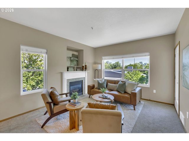 614 S NEVADA St A, Portland, OR 97219