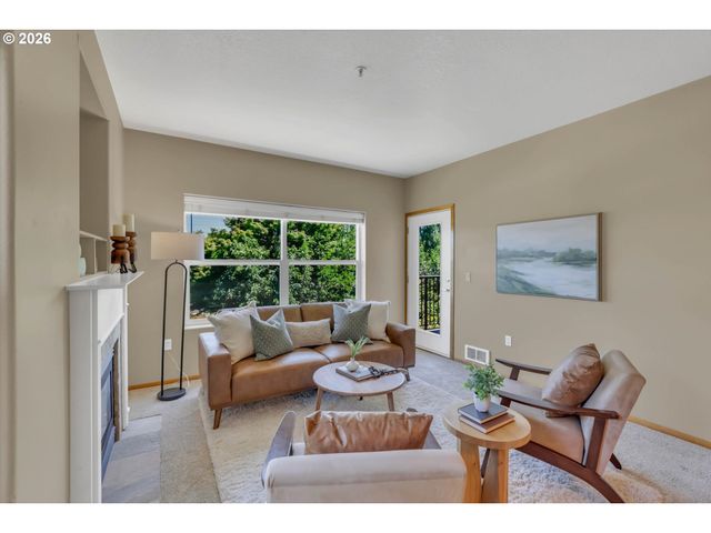 614 S NEVADA St A, Portland, OR 97219