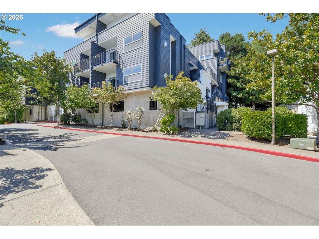 614 S NEVADA St A, Portland, OR 97219