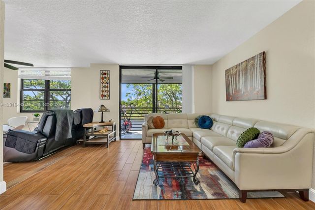 1101 Colony Point Cir 309, Pembroke Pines, FL 33026