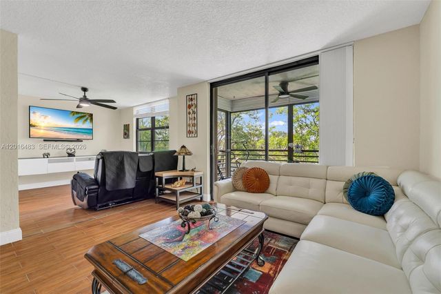 1101 Colony Point Cir 309, Pembroke Pines, FL 33026