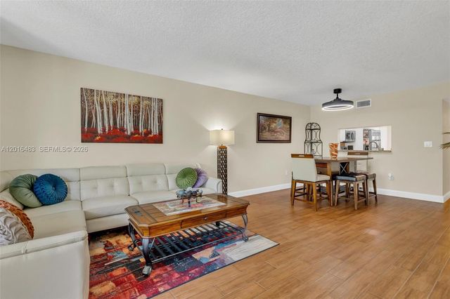 1101 Colony Point Cir 309, Pembroke Pines, FL 33026