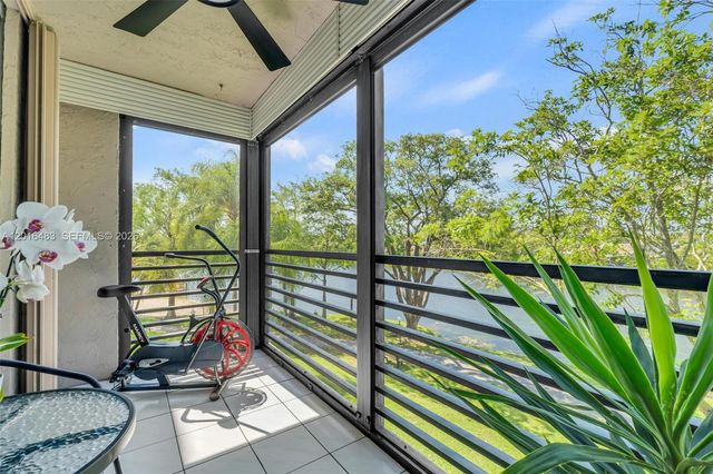 1101 Colony Point Cir 309, Pembroke Pines, FL 33026