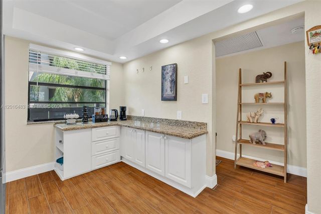 1101 Colony Point Cir 309, Pembroke Pines, FL 33026