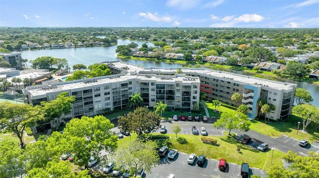 1101 Colony Point Cir 309, Pembroke Pines, FL 33026