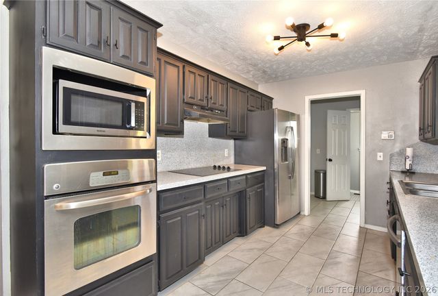 11712 S 98th East Avenue, Bixby, OK 74008