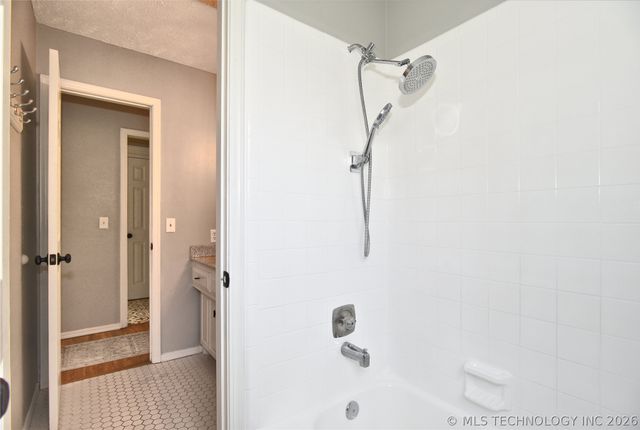 11712 S 98th East Avenue, Bixby, OK 74008