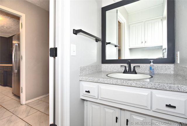 11712 S 98th East Avenue, Bixby, OK 74008