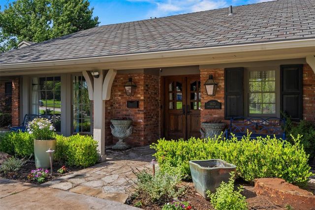 1603 Dorchester Drive, Nichols Hills, OK 73120