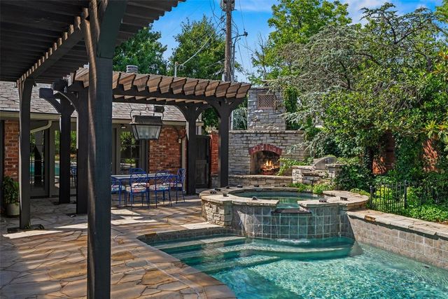 1603 Dorchester Drive, Nichols Hills, OK 73120