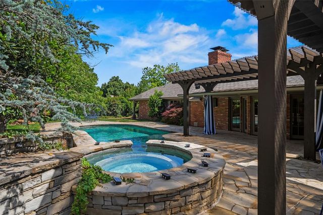 1603 Dorchester Drive, Nichols Hills, OK 73120