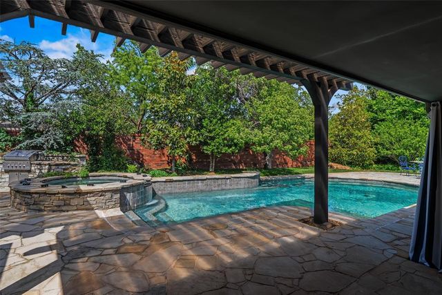 1603 Dorchester Drive, Nichols Hills, OK 73120