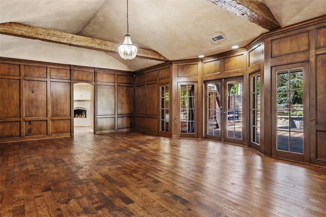 1603 Dorchester Drive, Nichols Hills, OK 73120