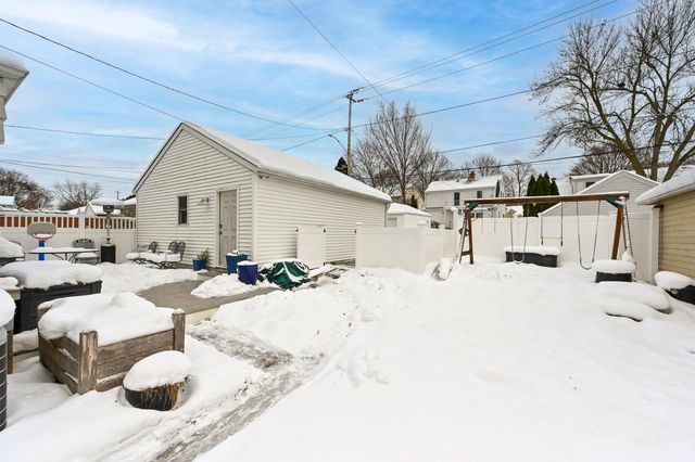 2740 N 73rd STREET, Wauwatosa, WI 53210