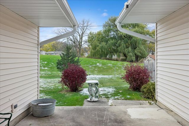 612 White Pine Road, Buffalo Grove, IL 60089