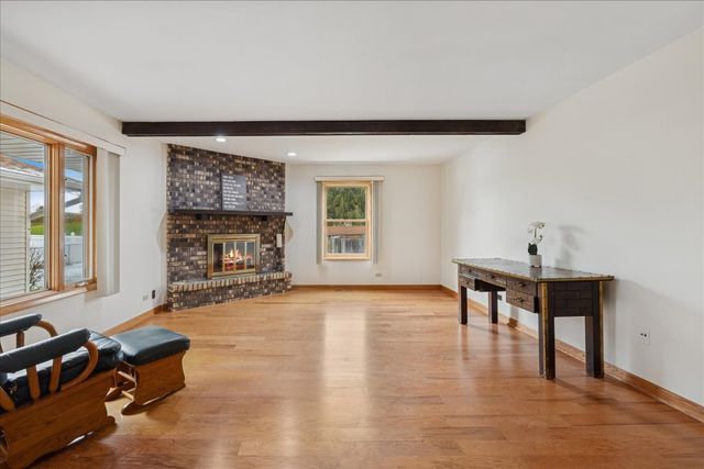 612 White Pine Road, Buffalo Grove, IL 60089