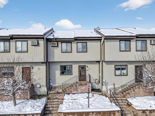 7308 Chelsea Cove N, Hopewell Junction, NY 12533