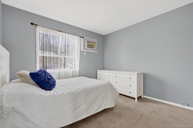 7308 Chelsea Cove N, Hopewell Junction, NY 12533