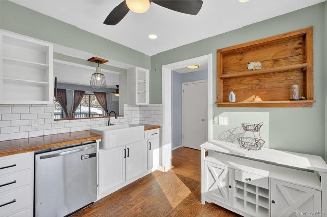 7308 Chelsea Cove N, Hopewell Junction, NY 12533