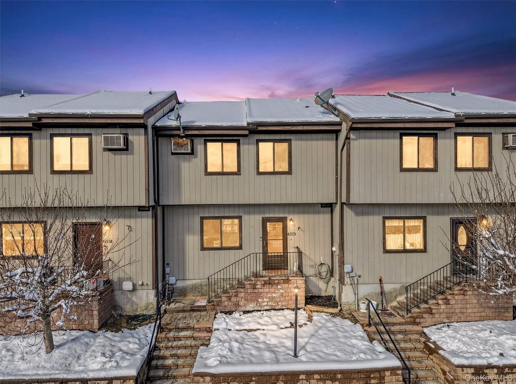 7308 Chelsea Cove N, Hopewell Junction, NY 12533