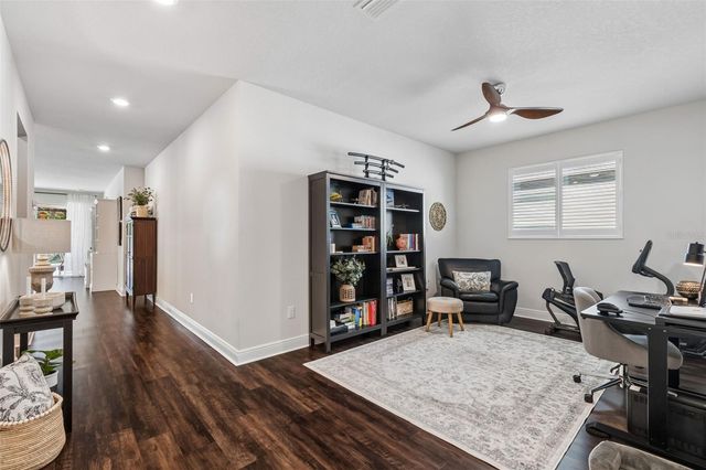 4910 LAKESHORE OAKS COURT, Tampa, FL 33624